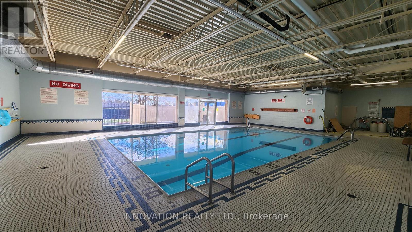 1406 - 2020 Jasmine Crescent, Ottawa, ON - Indoor Photo Showing Other Room With In Ground Pool