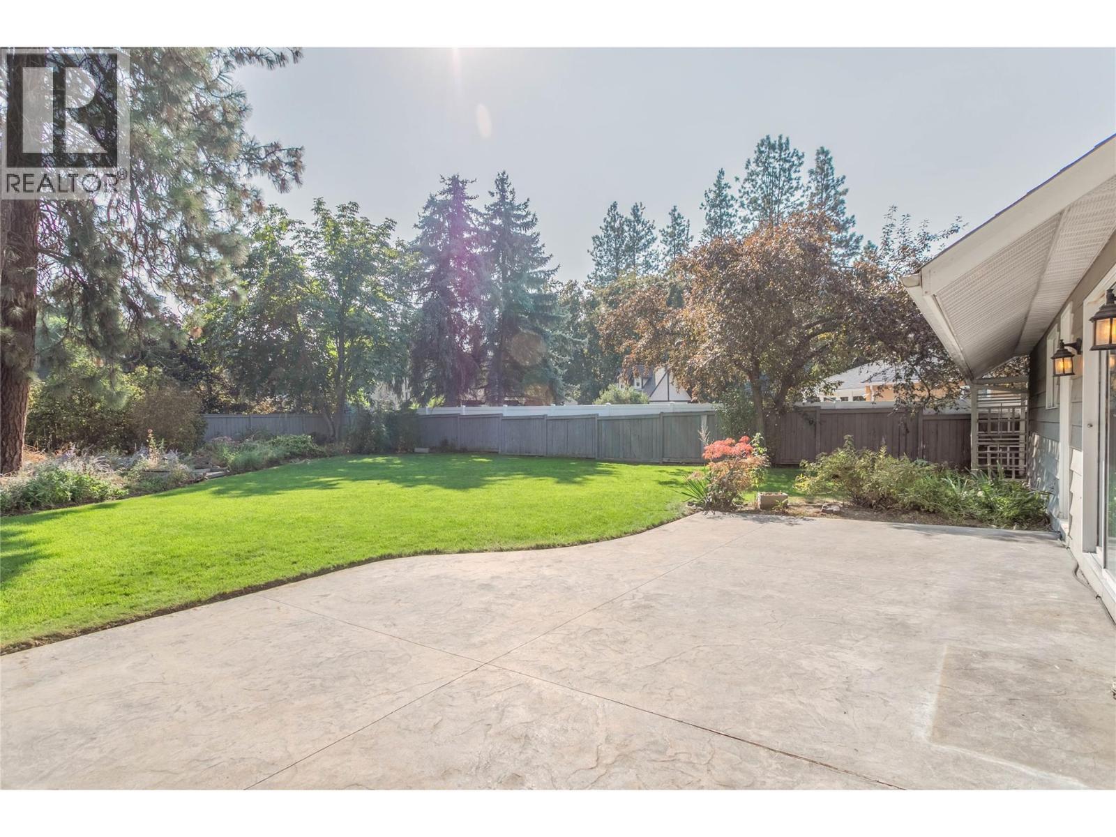 2605 Alberta Court, Kelowna, BC - Outdoor