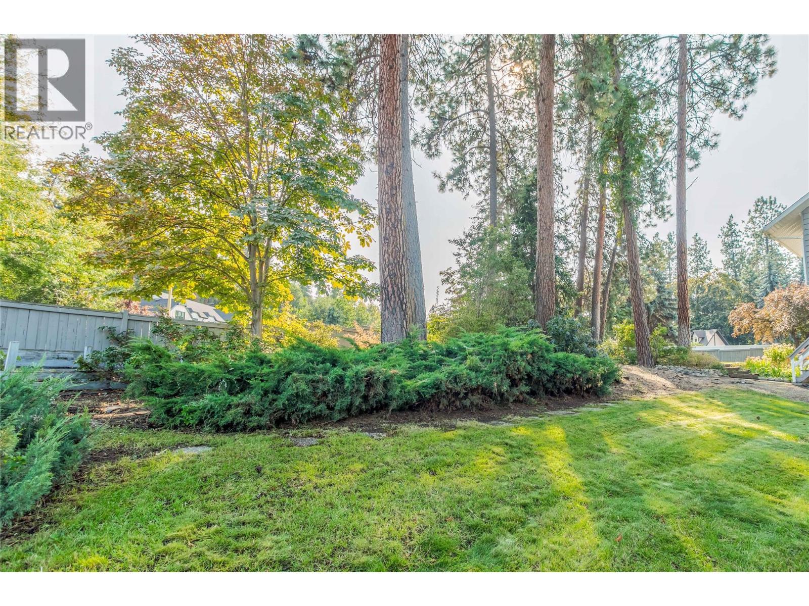 2605 Alberta Court, Kelowna, BC - Outdoor