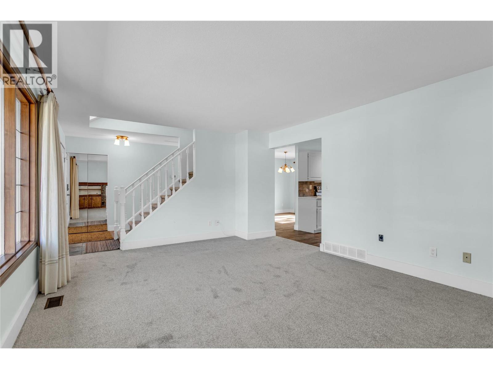 2605 Alberta Court, Kelowna, BC - Indoor Photo Showing Other Room