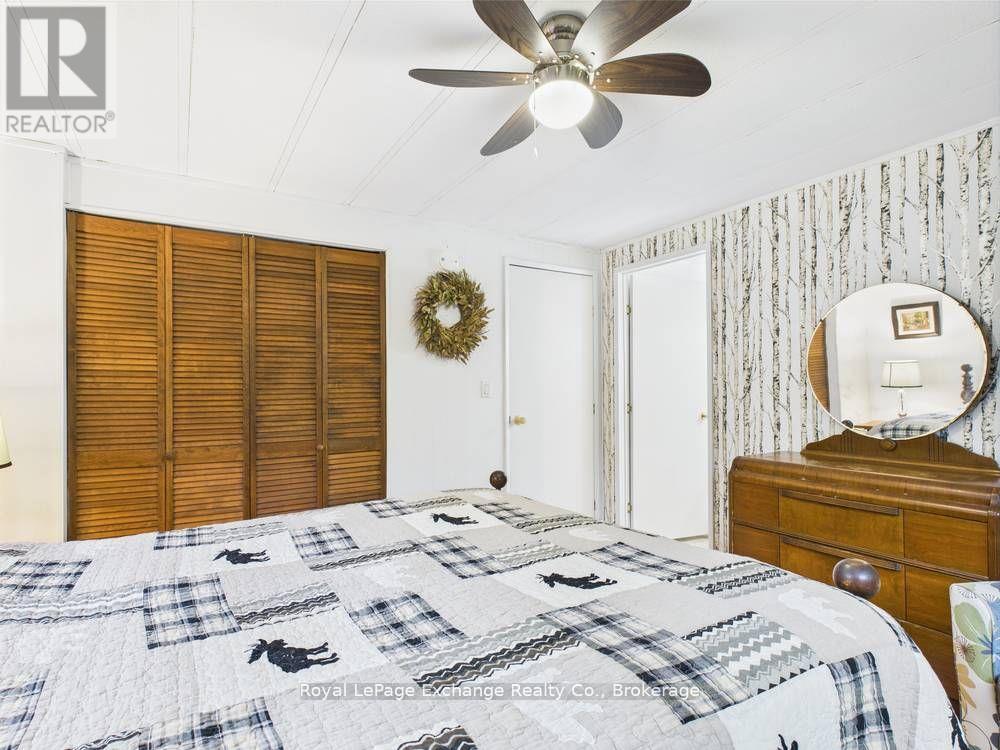 112 Huron Road, Huron-Kinloss, ON - Indoor Photo Showing Bedroom