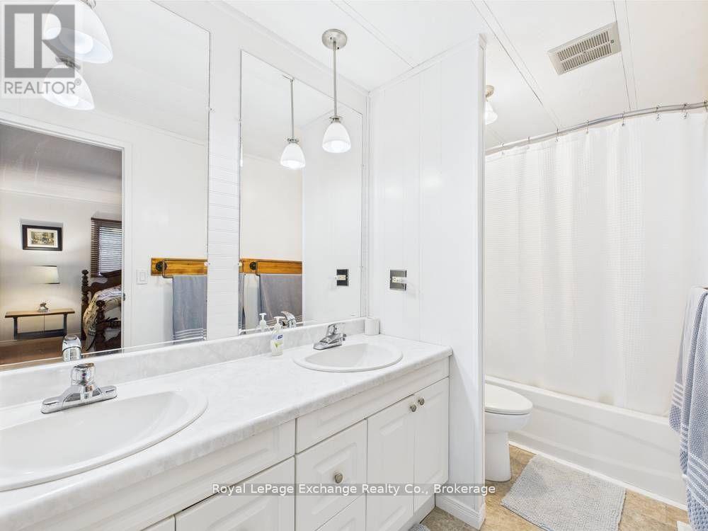 112 Huron Road, Huron-Kinloss, ON - Indoor Photo Showing Bathroom