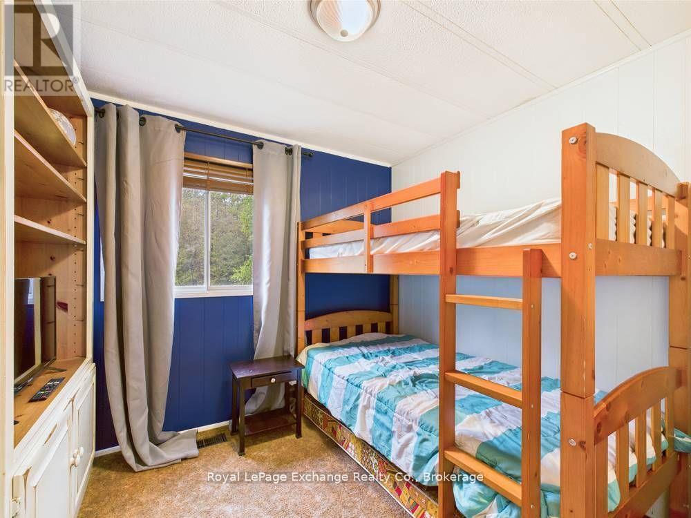 112 Huron Road, Huron-Kinloss, ON - Indoor Photo Showing Bedroom