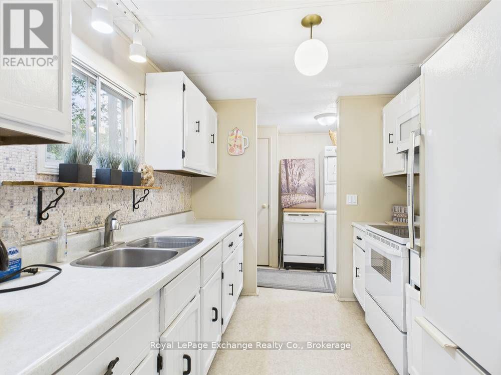 112 Huron Road, Huron-Kinloss, ON - Indoor Photo Showing Kitchen With Double Sink