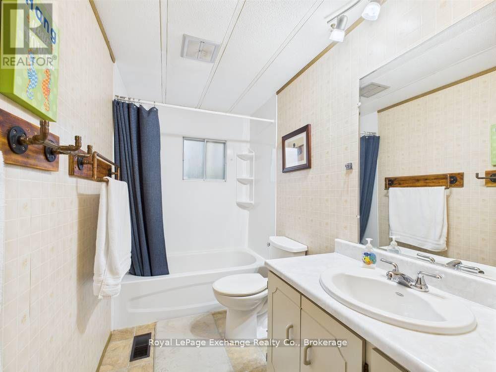 112 Huron Road, Huron-Kinloss, ON - Indoor Photo Showing Bathroom