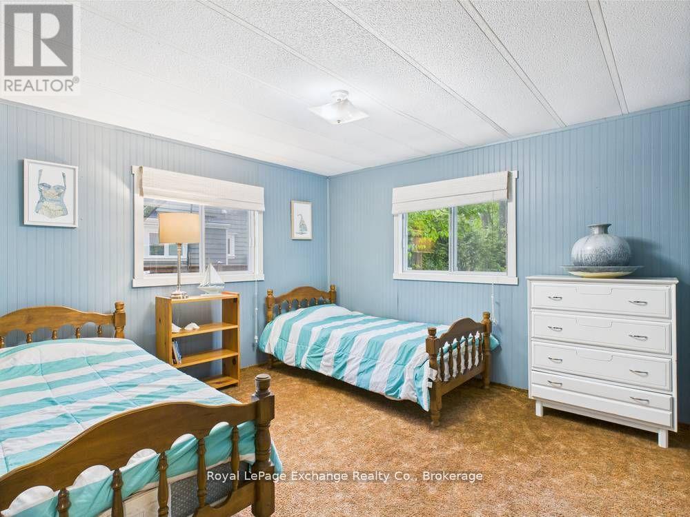 112 Huron Road, Huron-Kinloss, ON - Indoor Photo Showing Bedroom
