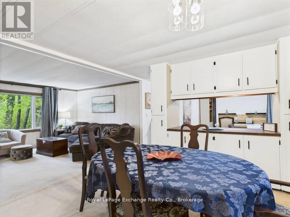 112 Huron Road, Huron-Kinloss, ON - Indoor Photo Showing Dining Room