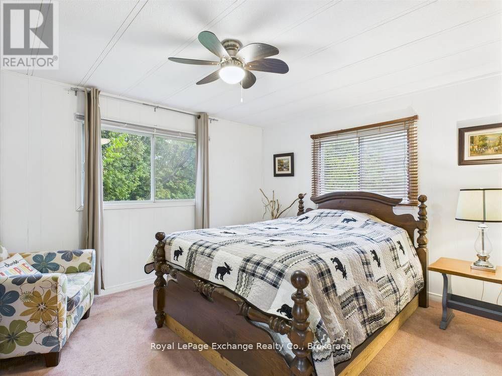 112 Huron Road, Huron-Kinloss, ON - Indoor Photo Showing Bedroom