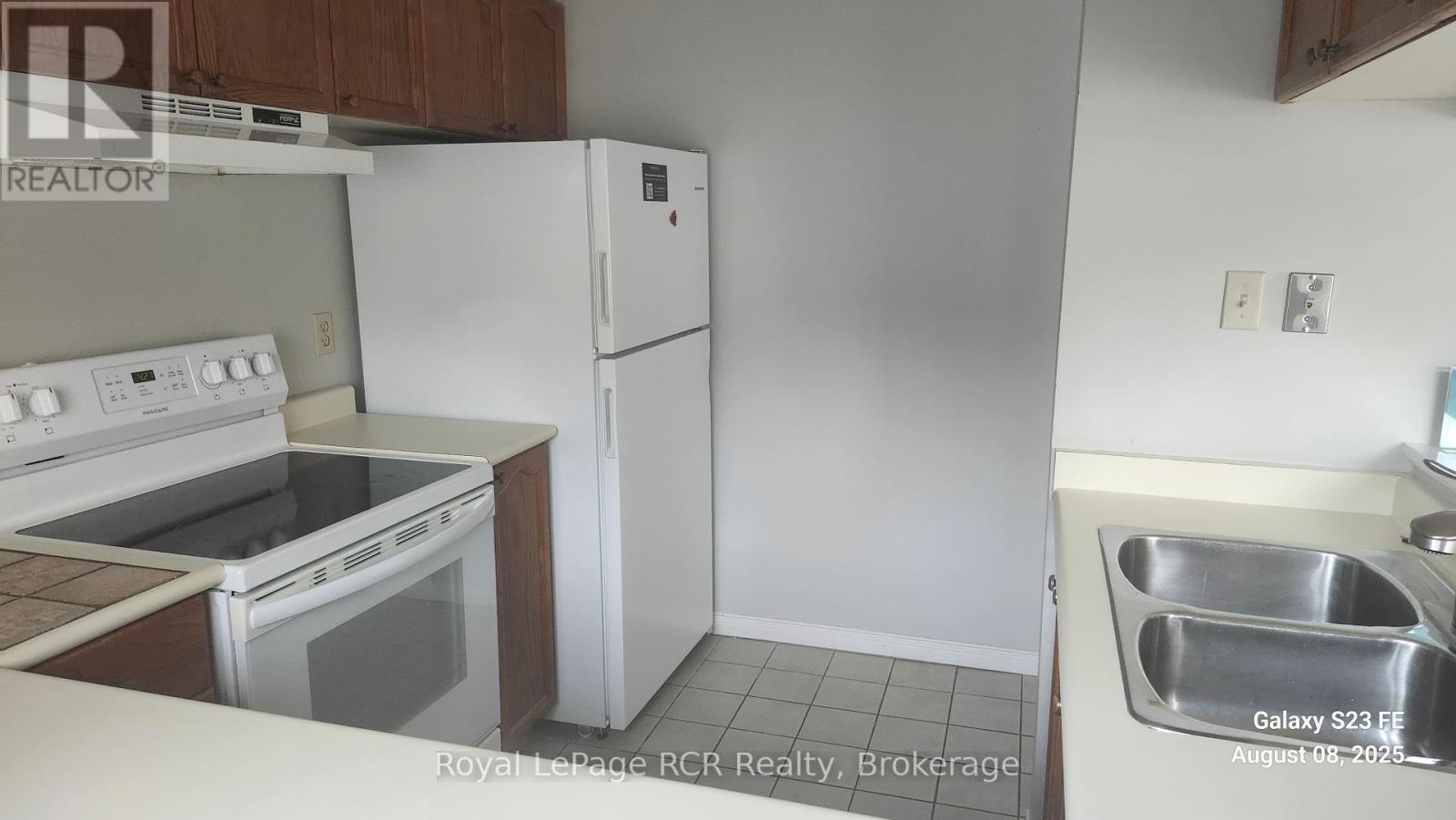 Kitchen - 220 - 107 Wintergreen Place, Blue Mountains, ON - Indoor Photo Showing Kitchen With Double Sink