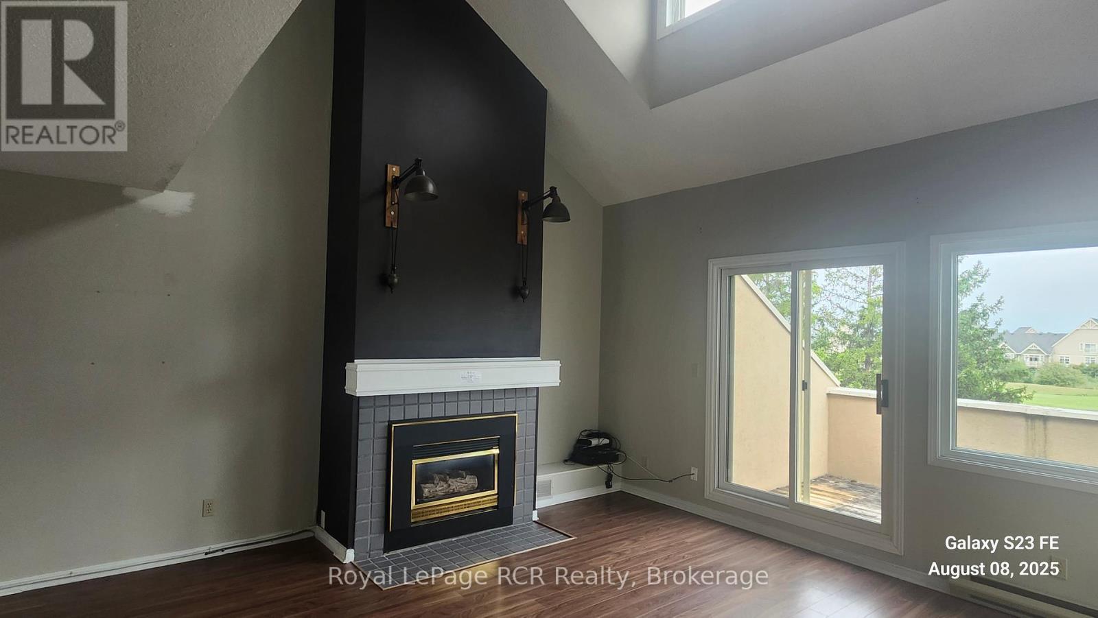 Living Room - 220 - 107 Wintergreen Place, Blue Mountains, ON - Indoor Photo Showing Living Room With Fireplace