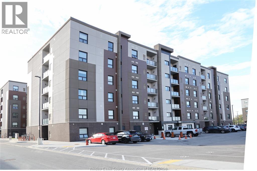 728 Brownstone Drive Unit# 609, Lakeshore, ON - Outdoor With Balcony With Facade