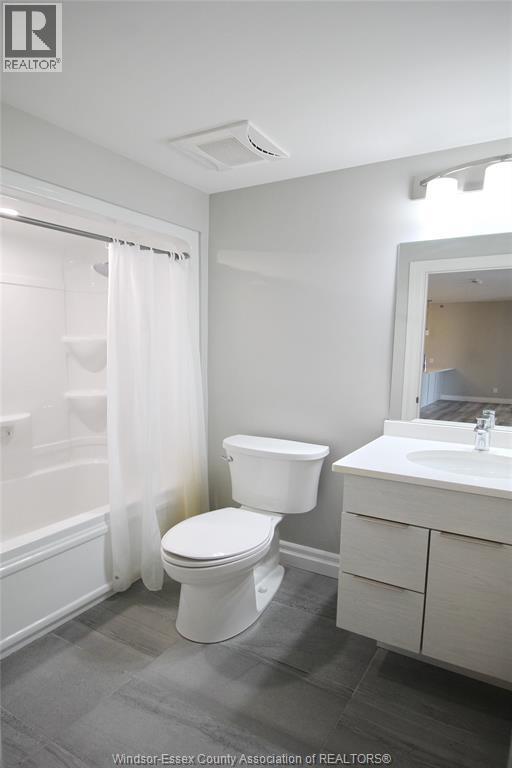 728 Brownstone Drive Unit# 609, Lakeshore, ON - Indoor Photo Showing Bathroom