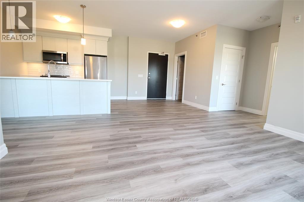 728 Brownstone Drive Unit# 609, Lakeshore, ON - Indoor Photo Showing Kitchen