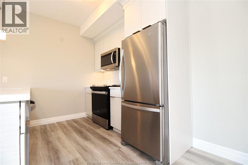 728 Brownstone Drive Unit# 609, Lakeshore, ON - Indoor Photo Showing Kitchen With Stainless Steel Kitchen