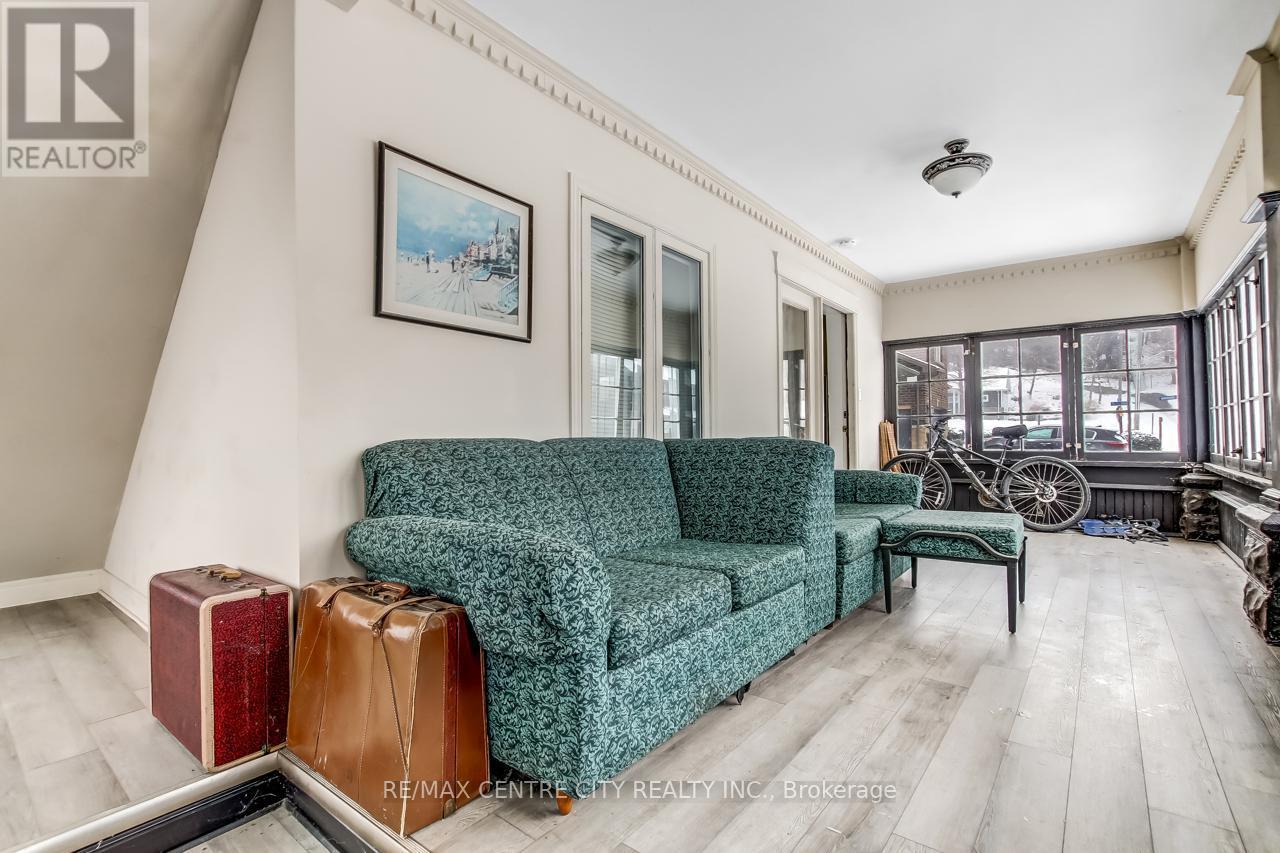 328 Erie Street, Central Elgin (Port Stanley), ON - Indoor Photo Showing Living Room