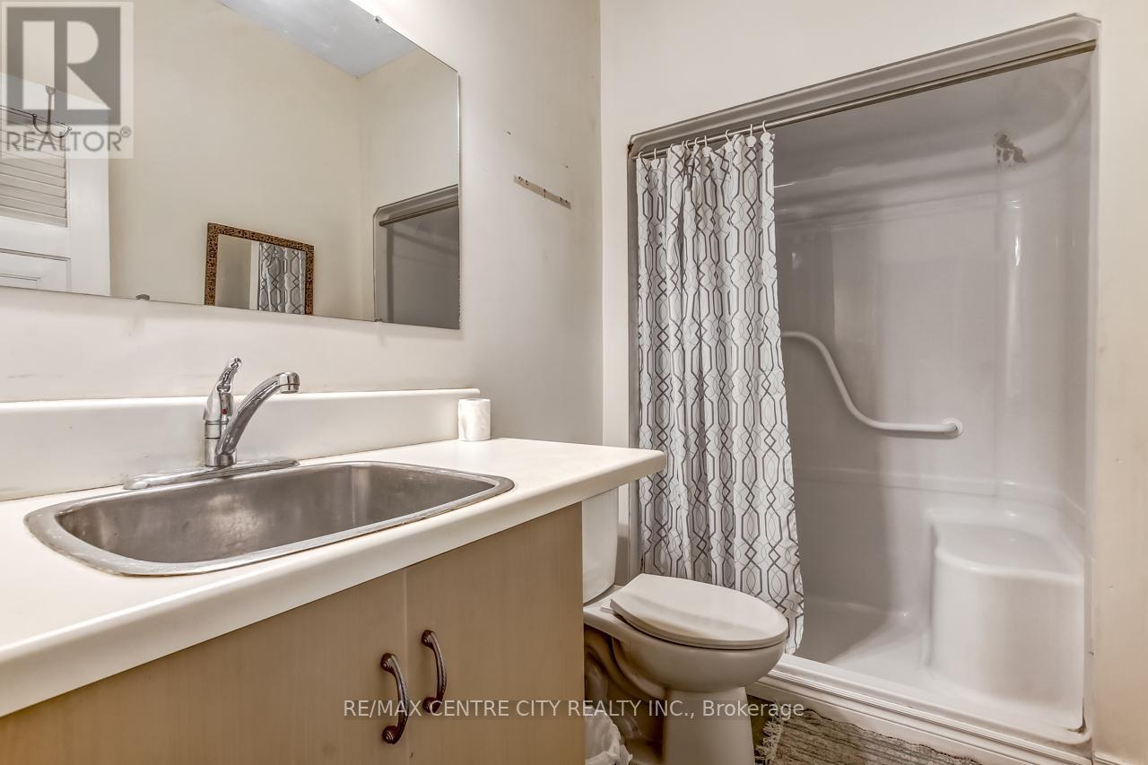 328 Erie Street, Central Elgin (Port Stanley), ON - Indoor Photo Showing Bathroom