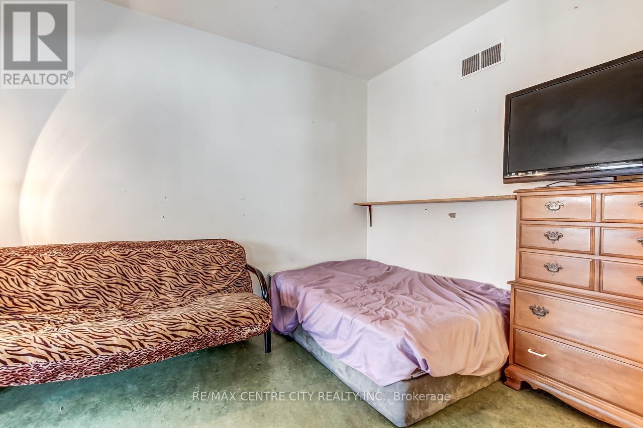 328 Erie Street, Central Elgin (Port Stanley), ON - Indoor Photo Showing Bedroom