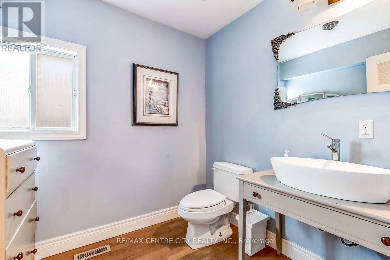 328 Erie Street, Central Elgin (Port Stanley), ON - Indoor Photo Showing Bathroom