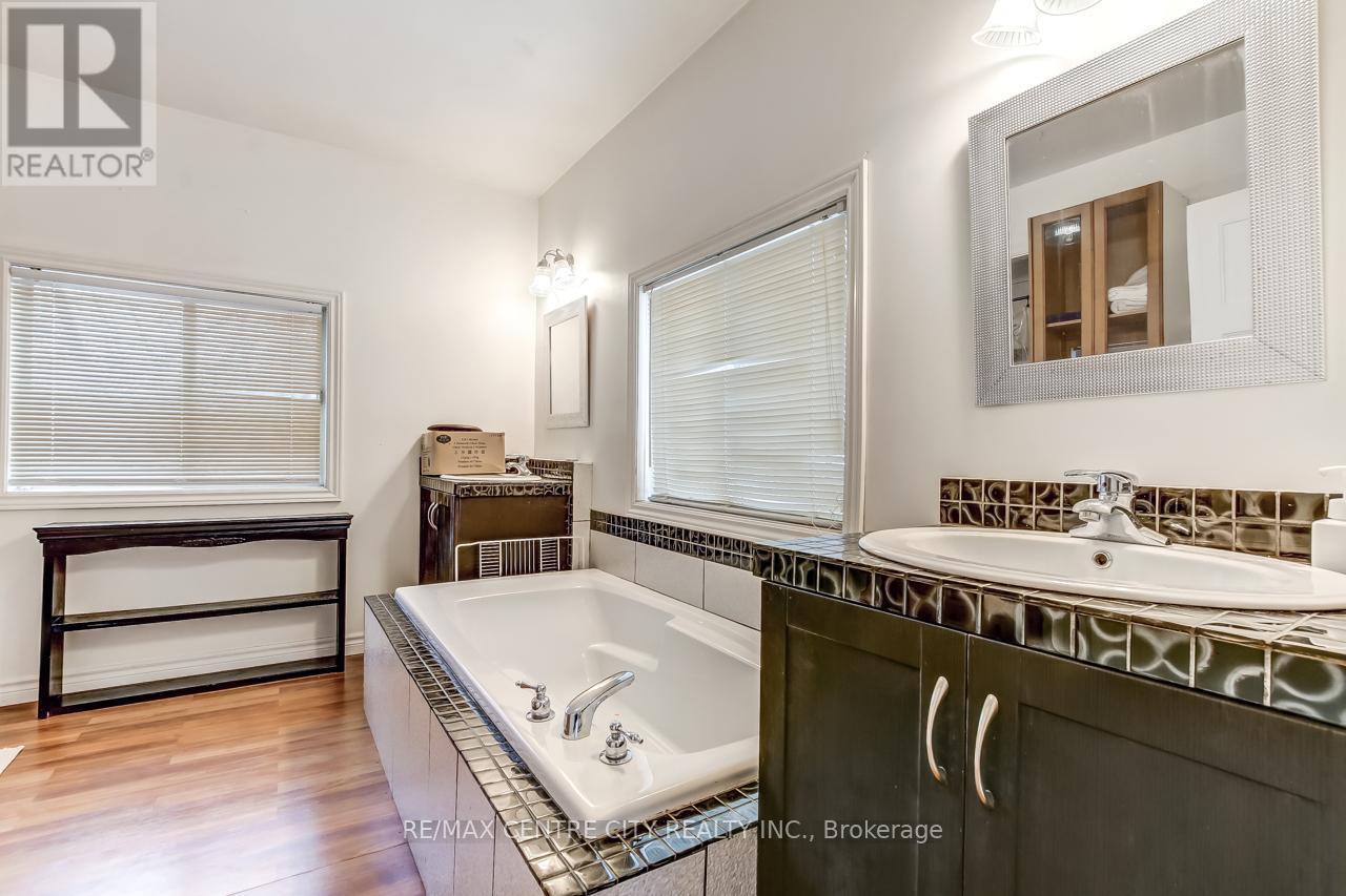 328 Erie Street, Central Elgin (Port Stanley), ON - Indoor Photo Showing Bathroom