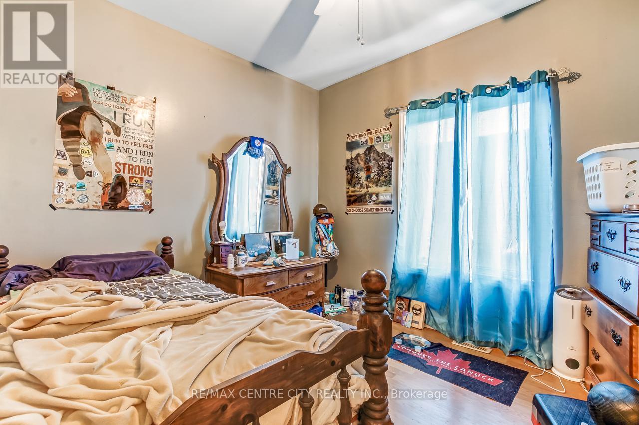 328 Erie Street, Central Elgin (Port Stanley), ON - Indoor Photo Showing Bedroom