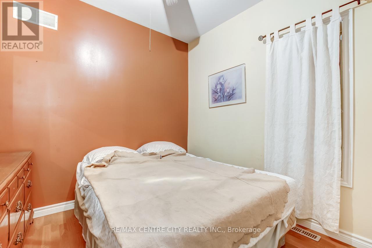 328 Erie Street, Central Elgin (Port Stanley), ON - Indoor Photo Showing Bedroom