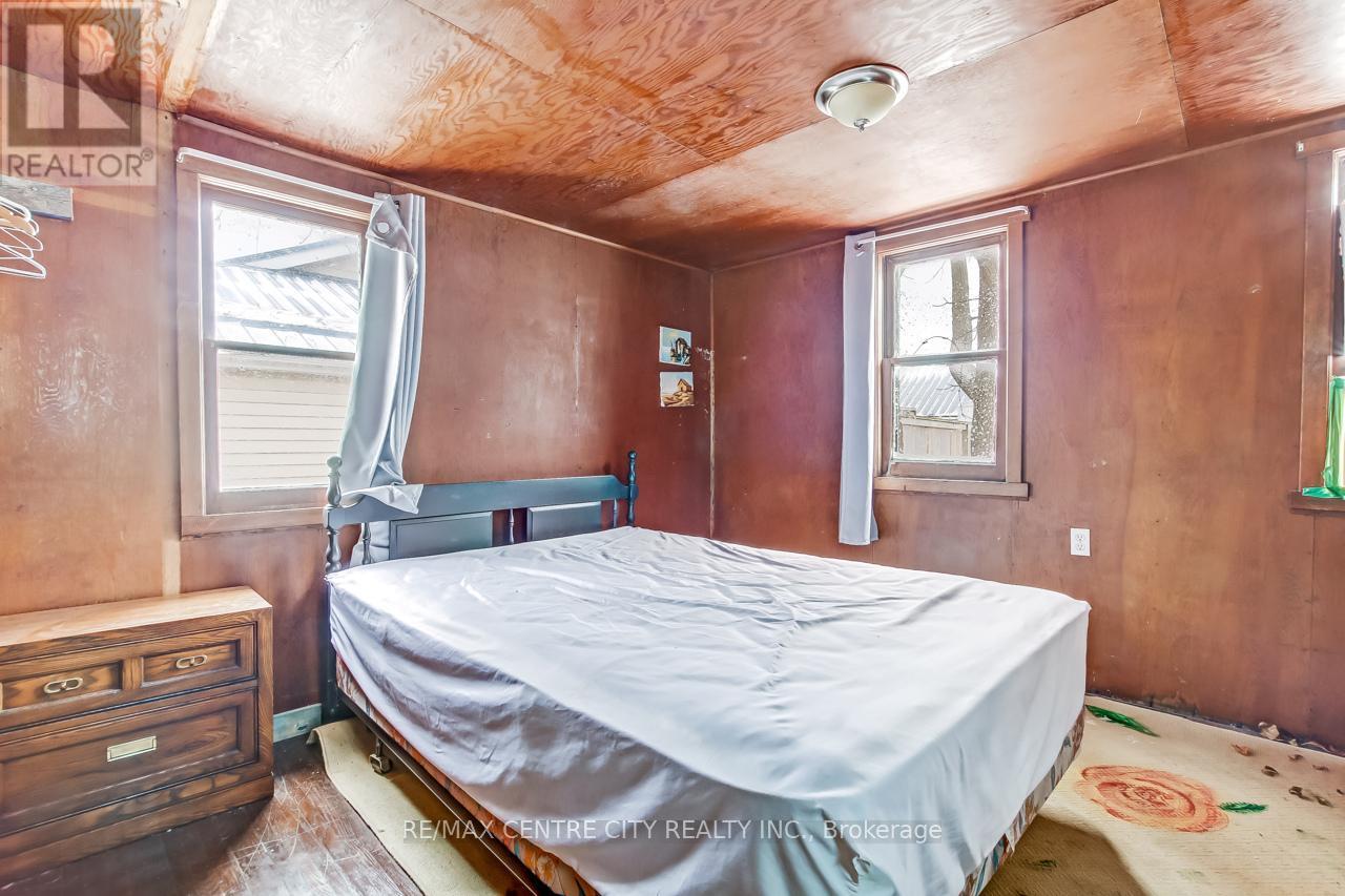 328 Erie Street, Central Elgin (Port Stanley), ON - Indoor Photo Showing Bedroom