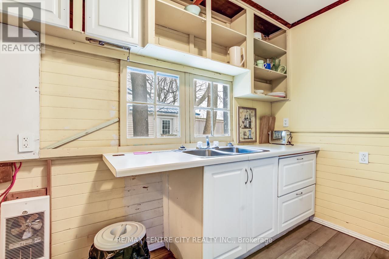 328 Erie Street, Central Elgin (Port Stanley), ON - Indoor Photo Showing Kitchen With Double Sink