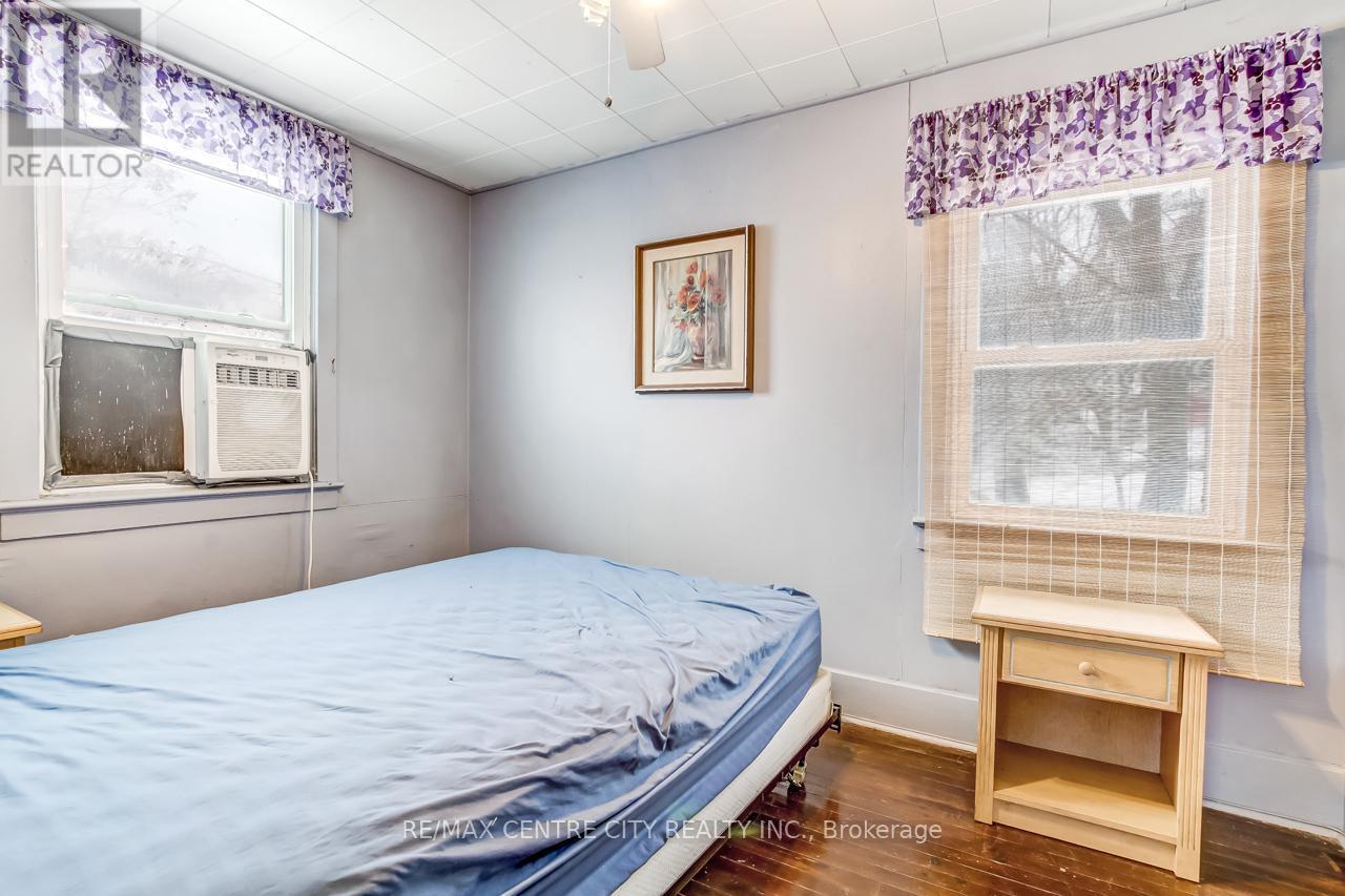 328 Erie Street, Central Elgin (Port Stanley), ON - Indoor Photo Showing Bedroom