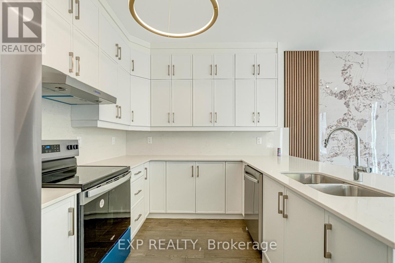3400 Carter Common, Burlington, ON - Indoor Photo Showing Kitchen With Double Sink