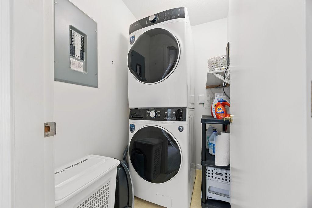 405-3705 30 Avenue, Vernon, BC - Indoor Photo Showing Laundry Room