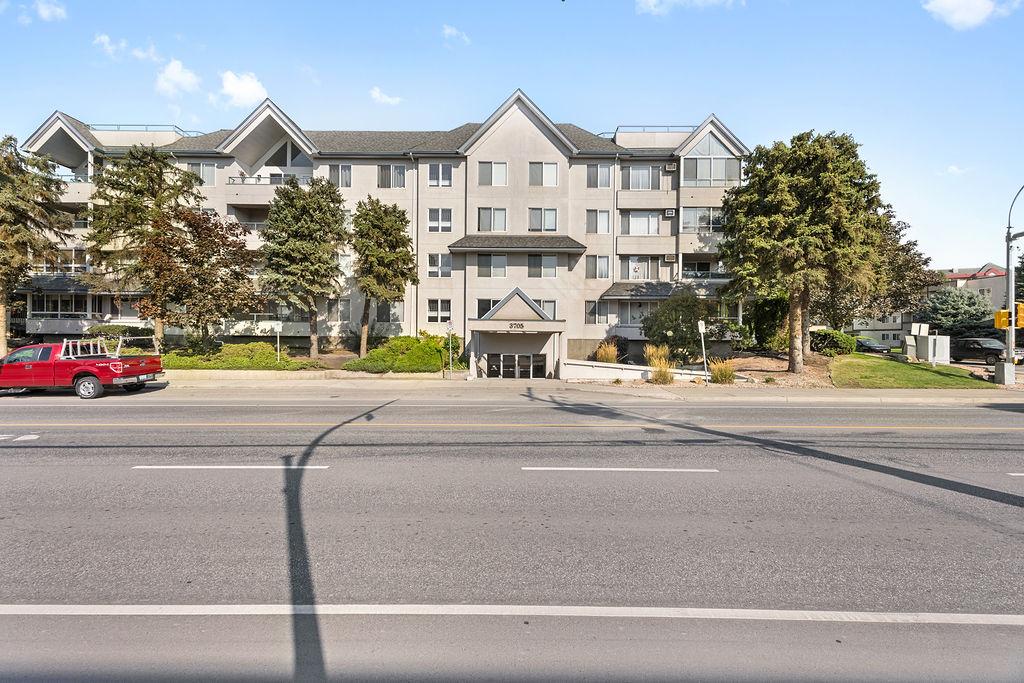 405-3705 30 Avenue, Vernon, BC - Outdoor With Facade
