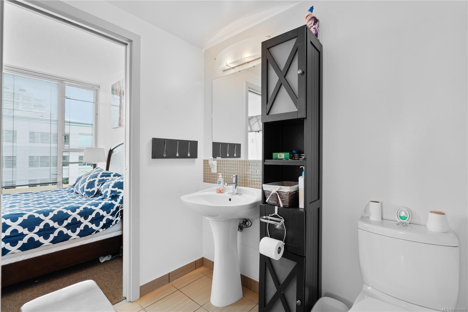 606-760 Johnson St, Victoria, BC - Indoor Photo Showing Bathroom