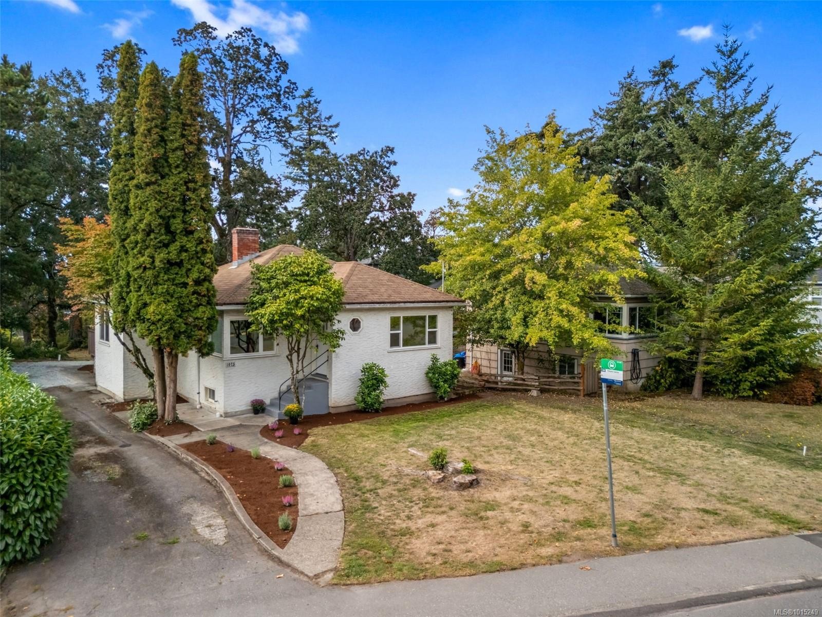 1075 Burnside Rd West, Saanich, BC