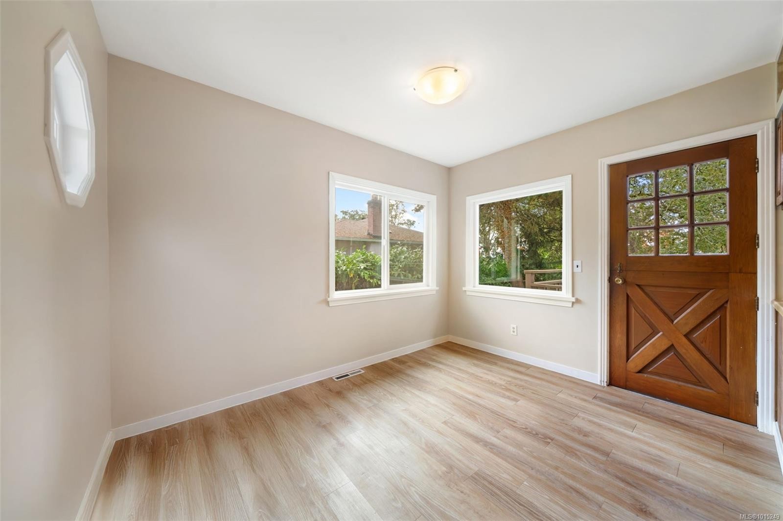 1075 Burnside Rd West, Saanich, BC