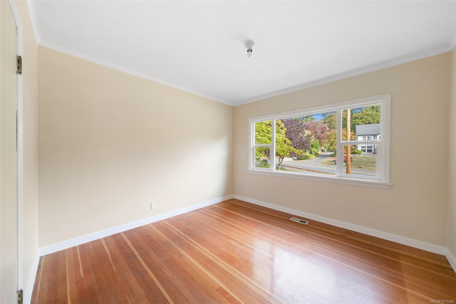 1075 Burnside Rd West, Saanich, BC