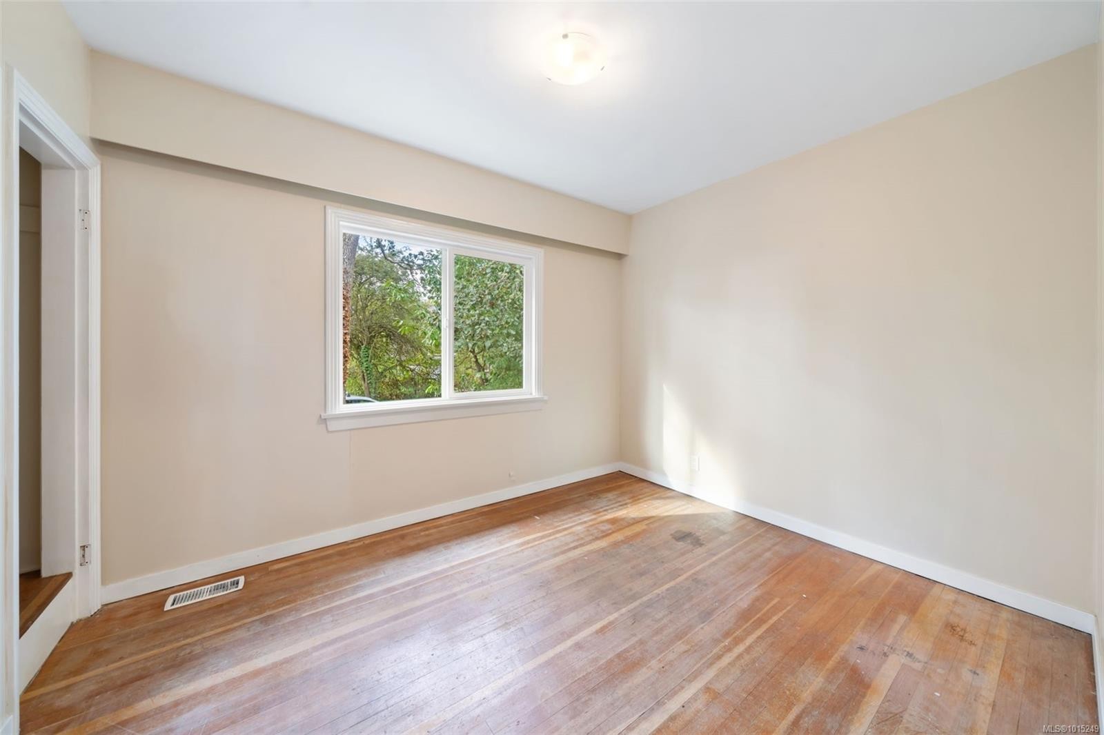 1075 Burnside Rd West, Saanich, BC