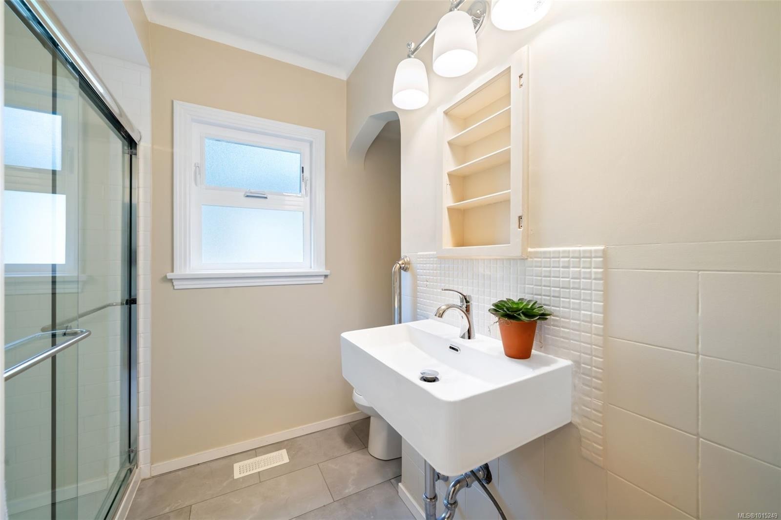 1075 Burnside Rd West, Saanich, BC