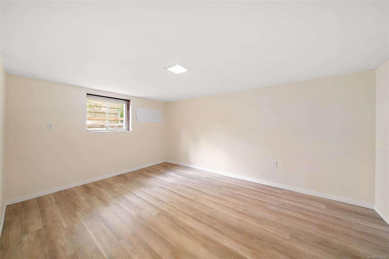 1075 Burnside Rd West, Saanich, BC