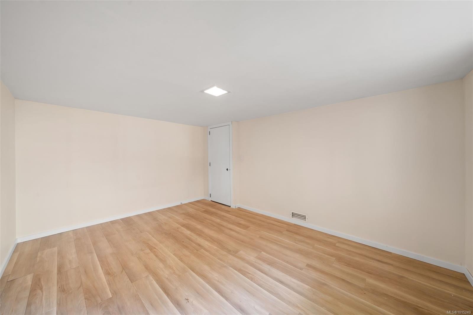 1075 Burnside Rd West, Saanich, BC