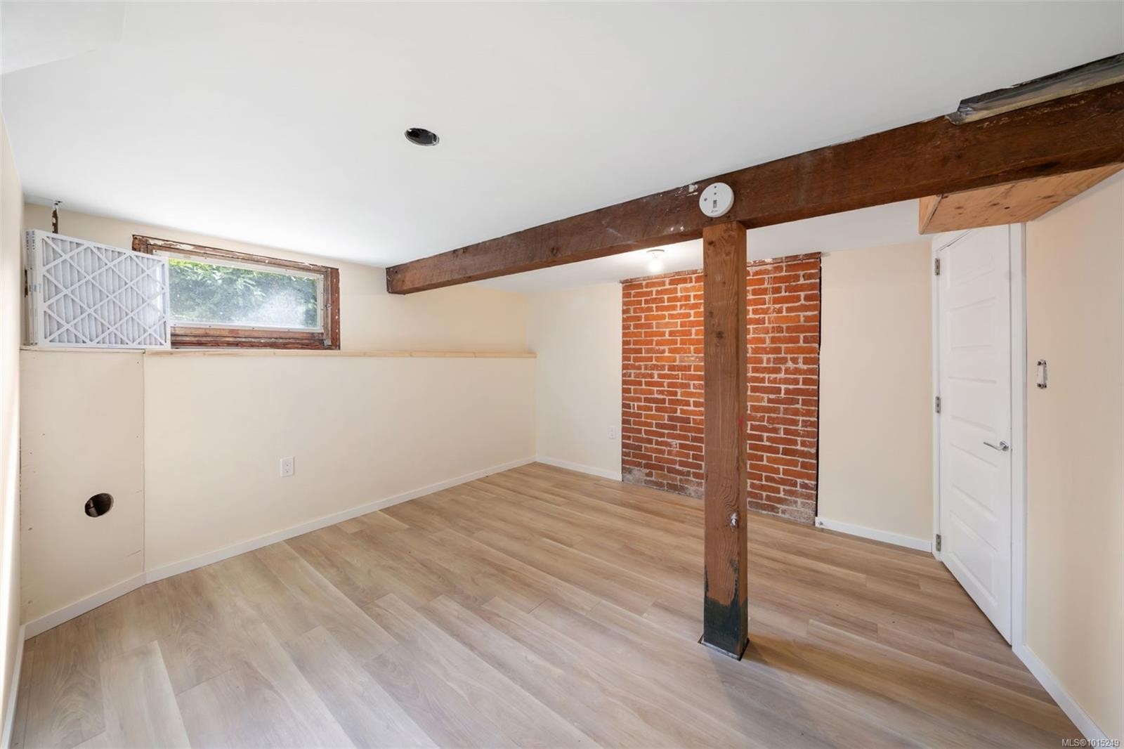 1075 Burnside Rd West, Saanich, BC