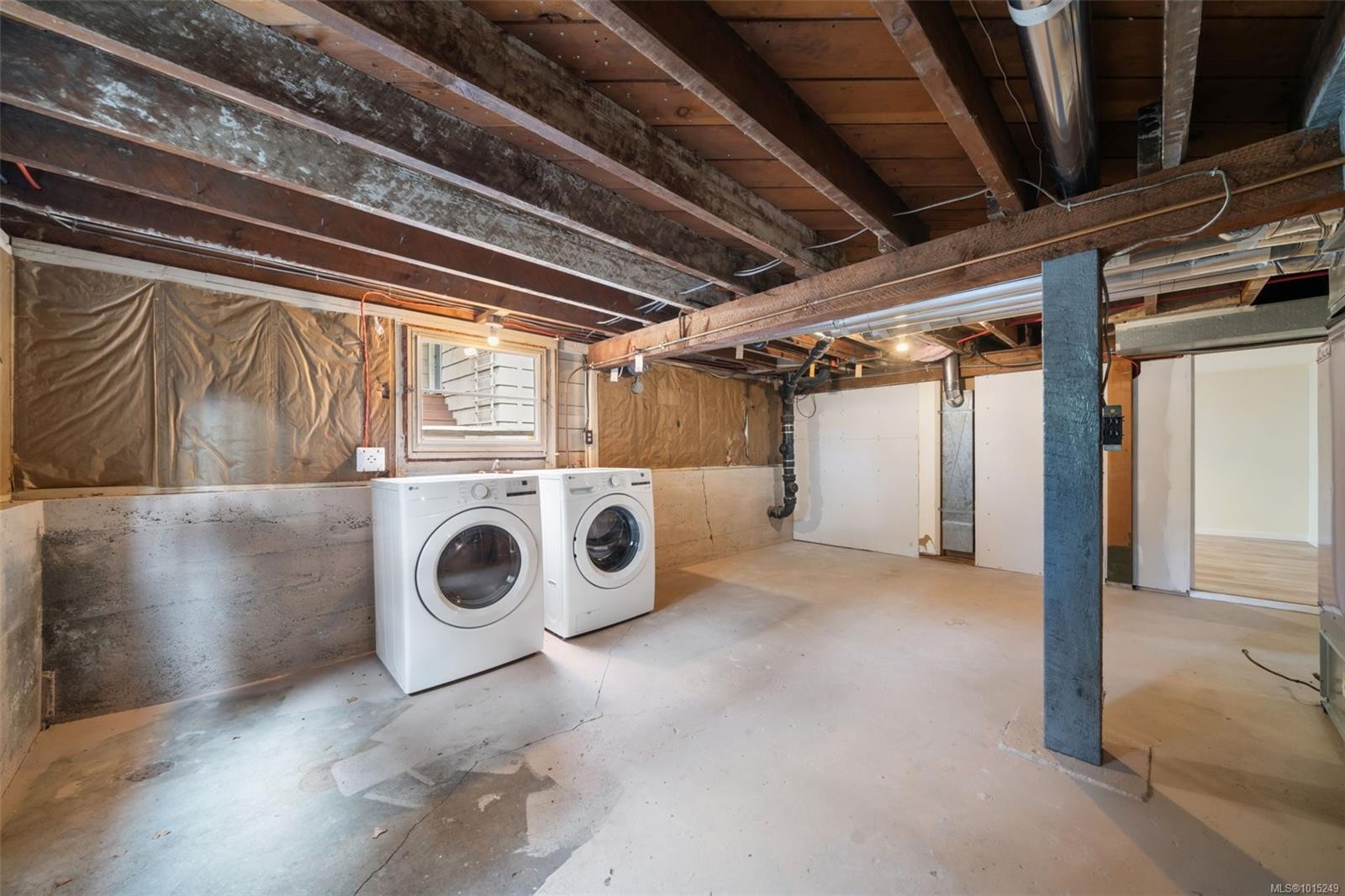 1075 Burnside Rd West, Saanich, BC