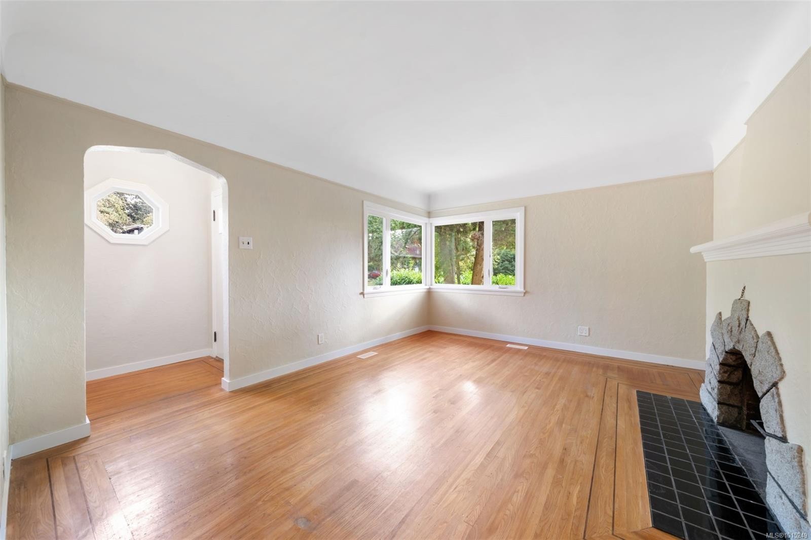 1075 Burnside Rd West, Saanich, BC