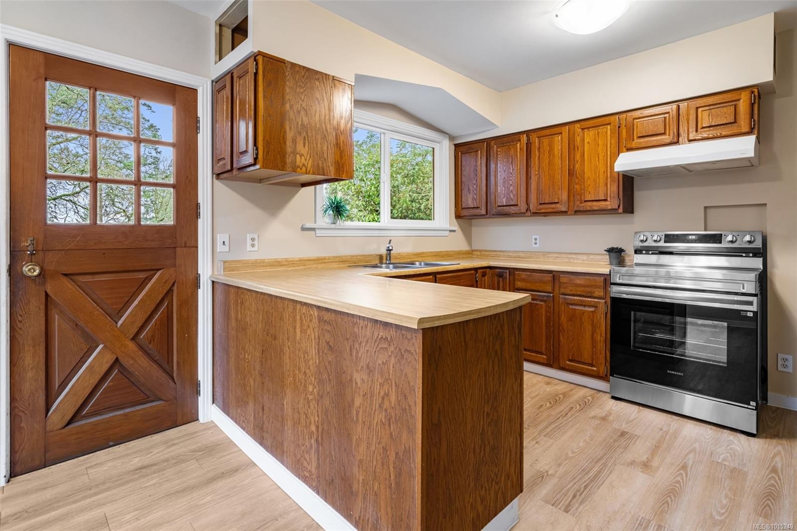 1075 Burnside Rd West, Saanich, BC