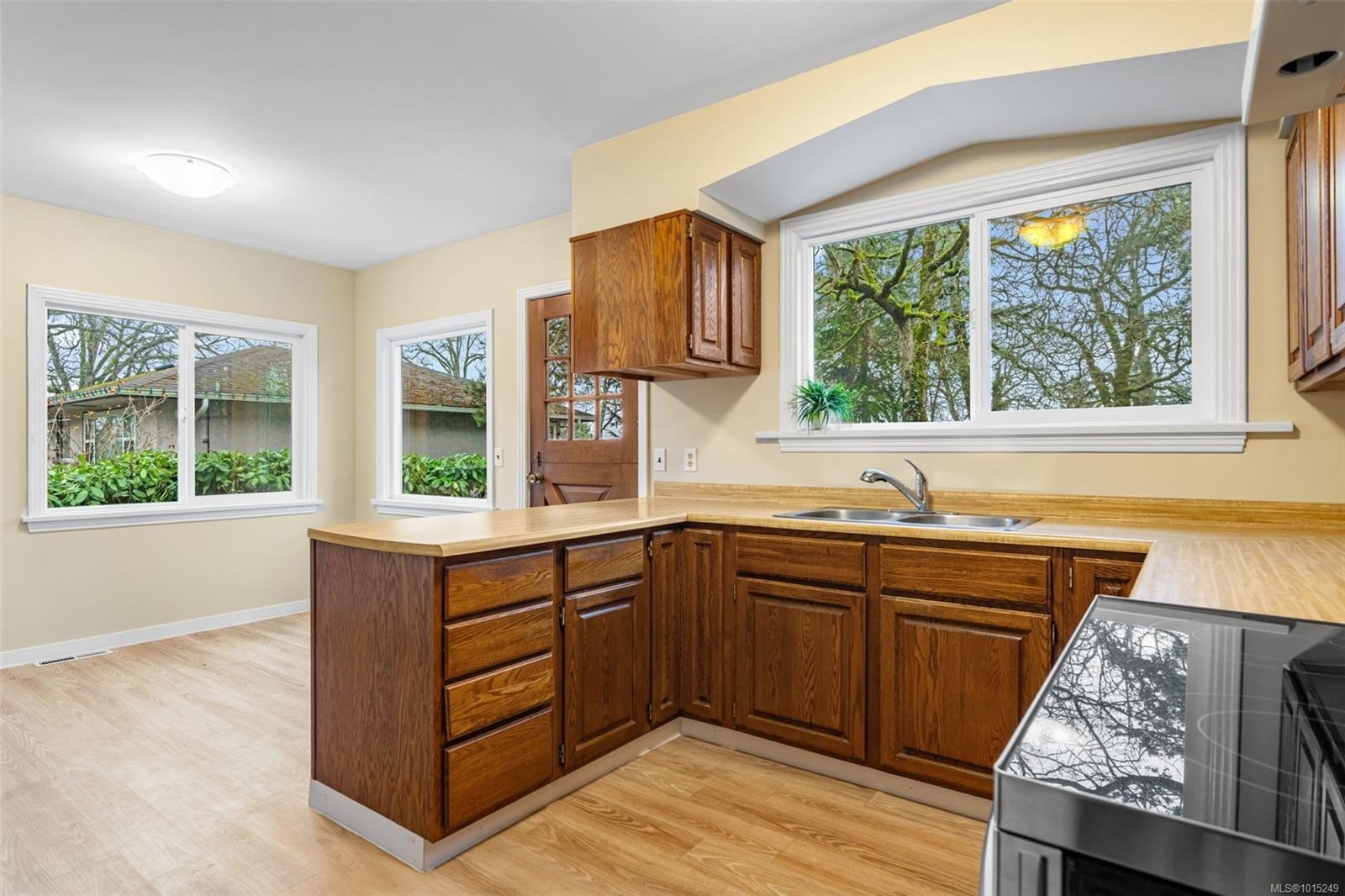 1075 Burnside Rd West, Saanich, BC