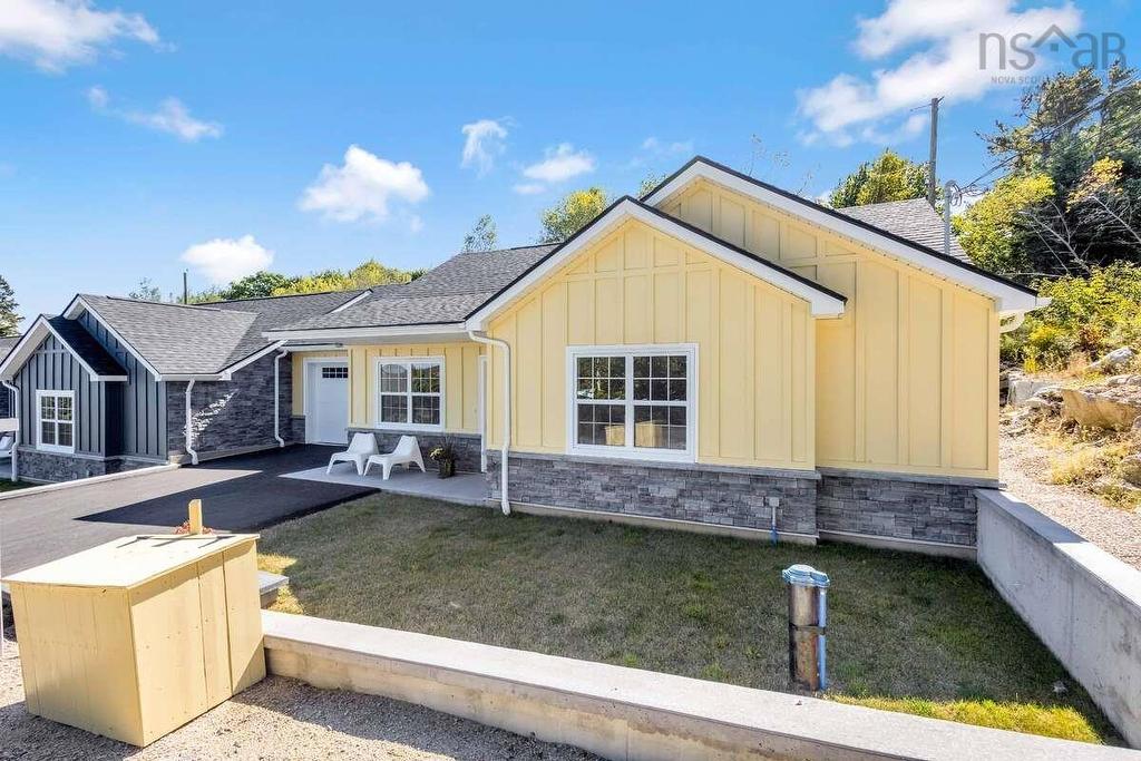 11 Lions Club Road, Fox Point, NS