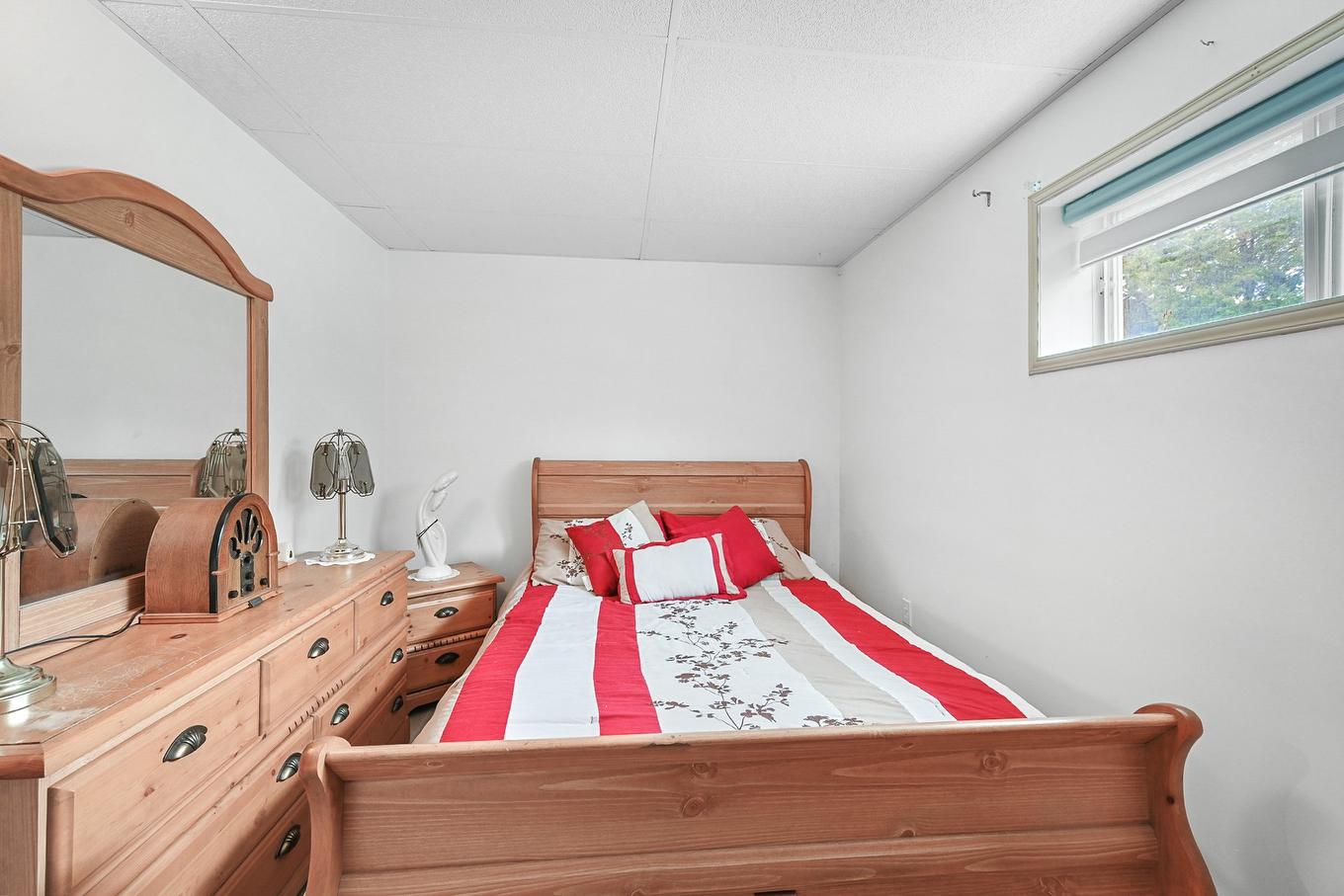 Bedroom - 246 48E Rue O., Venise-En-Québec, QC - Indoor Photo Showing Bedroom