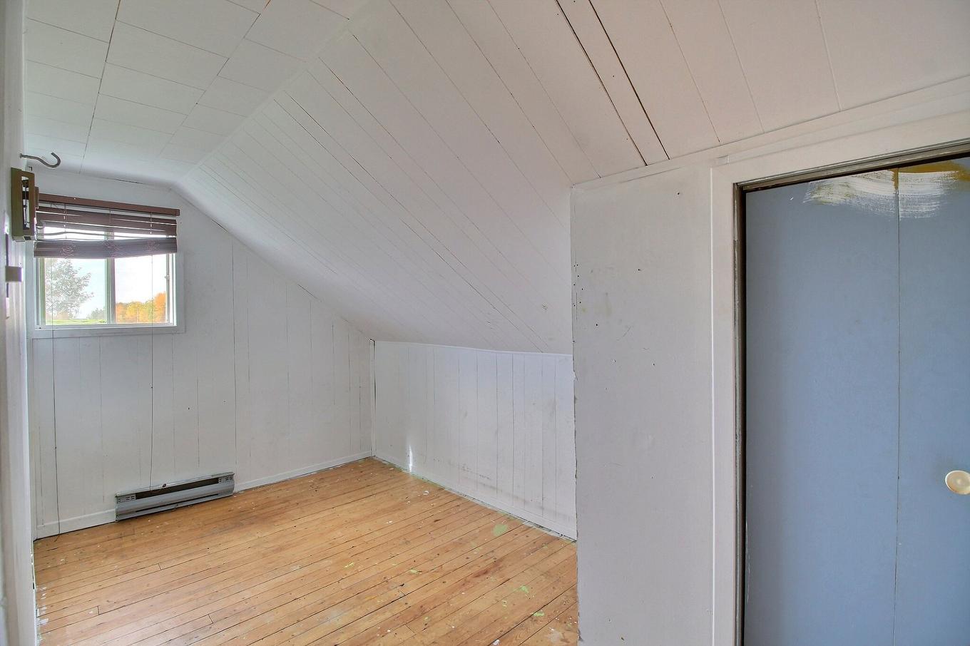 Bedroom - 50 Ch. De La Promenade, Saint-Marc-De-Figuery, QC - Indoor Photo Showing Other Room