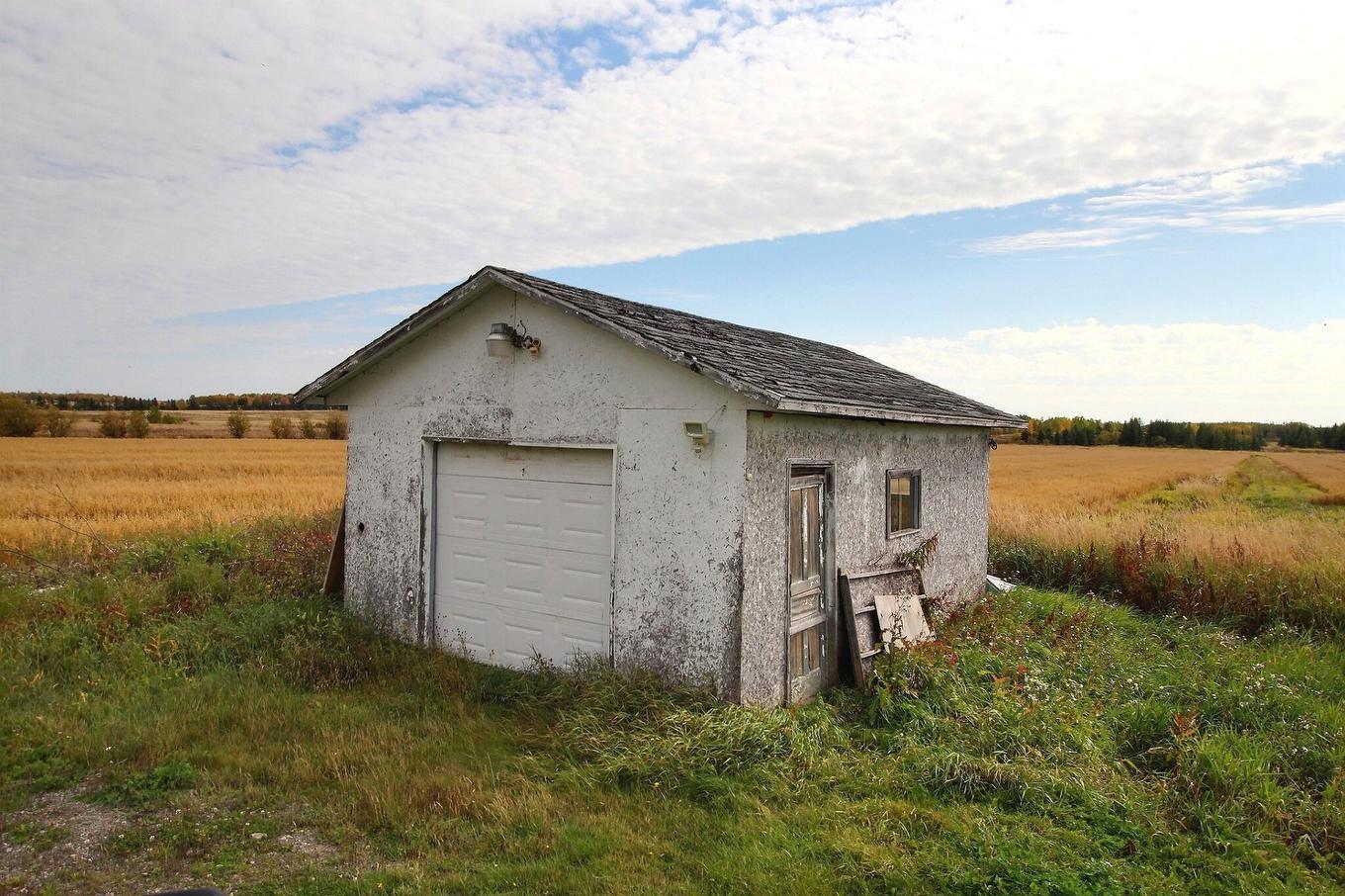 Garage - 50 Ch. De La Promenade, Saint-Marc-De-Figuery, QC - Outdoor With View