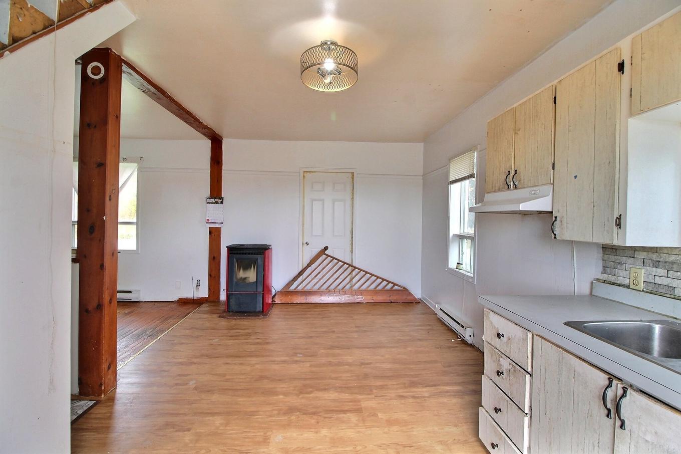 Overall view - 50 Ch. De La Promenade, Saint-Marc-De-Figuery, QC - Indoor Photo Showing Kitchen