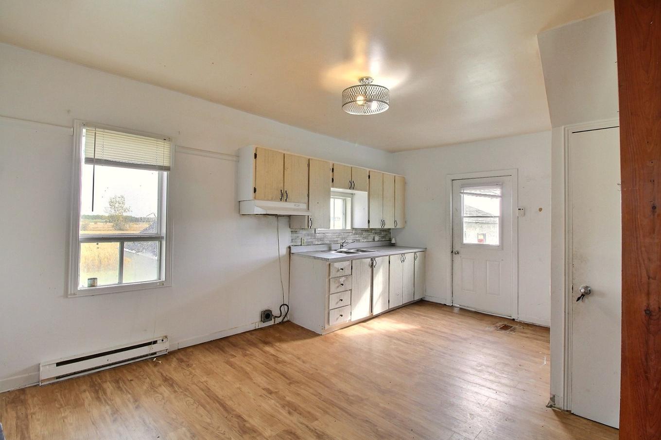 Overall view - 50 Ch. De La Promenade, Saint-Marc-De-Figuery, QC - Indoor Photo Showing Kitchen
